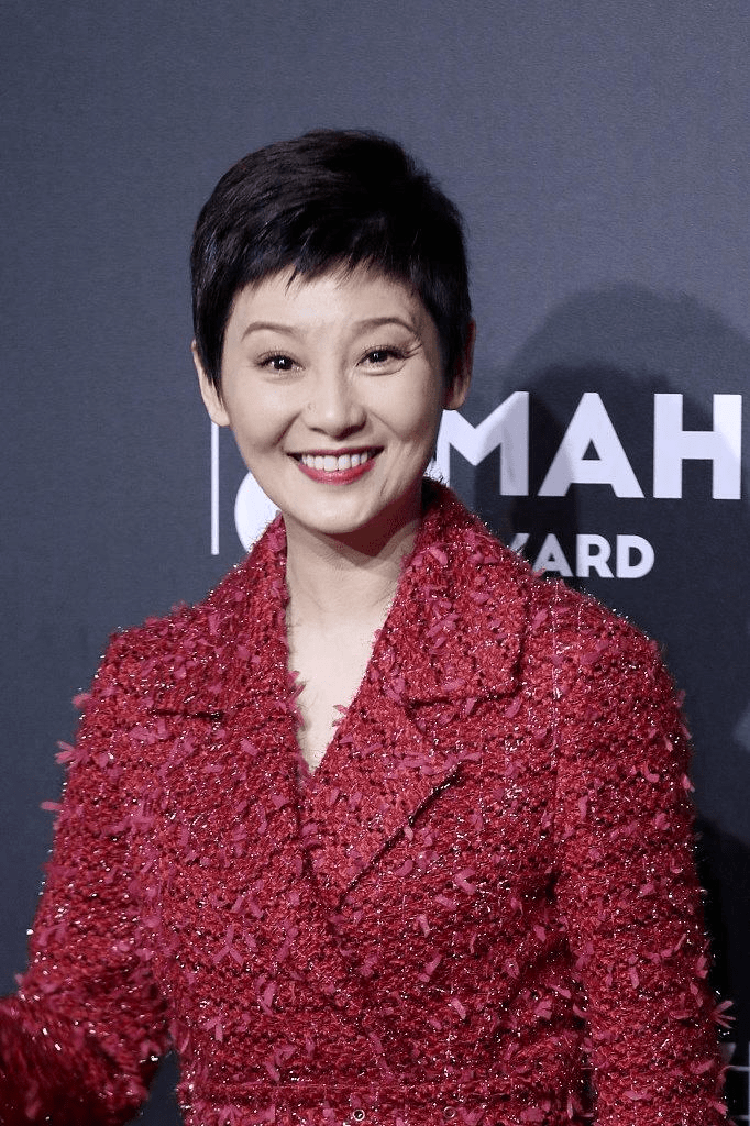 原创当陈小艺和徐帆同框,终于明白50,60岁女人,为什么都喜欢留短发