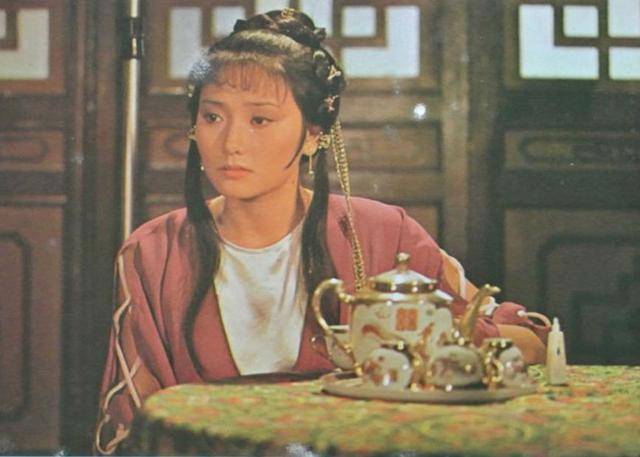 《天蚕变》中伦婉儿 1978年,马敏儿首次担正主演了《吾家有女》,之后