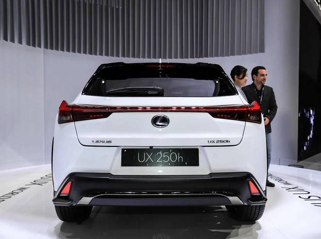 最便宜的雷克萨斯suv,外观帅到炸裂,6年免费保养,谁还会买bba