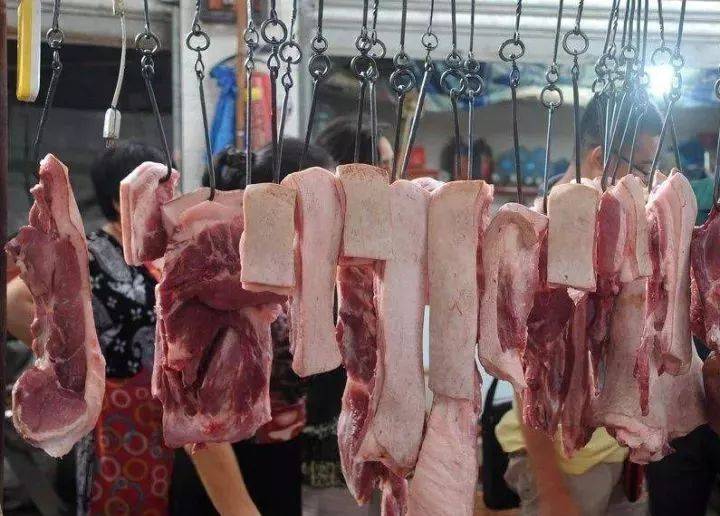 原创猪肉价格持续下跌,为何肉包子的价格依旧坚挺?与市场选择有关?
