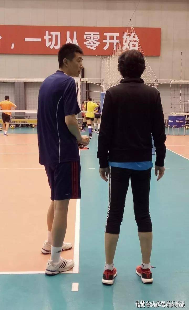 原创周婷,嫁女排幕后功臣安家杰,忍受夫妻分居,支持丈夫事业有泪水