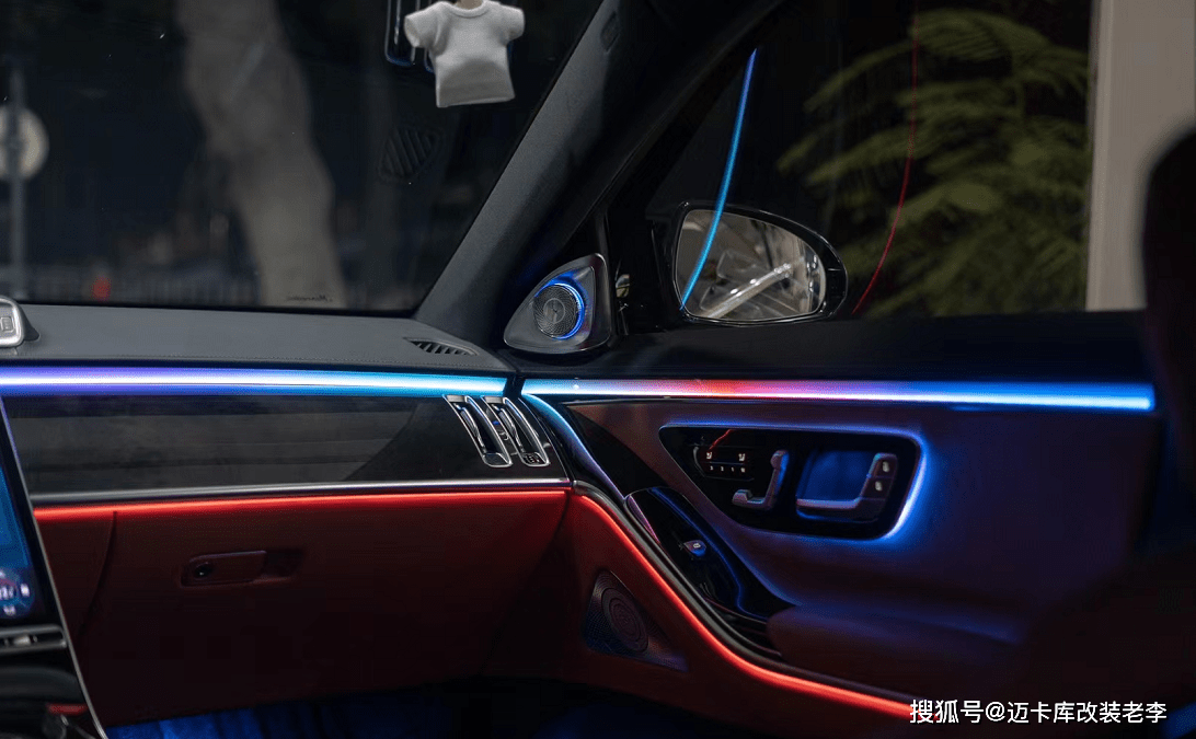 奔驰21款s级豪华配置升级的首选主动式环境氛围灯案例