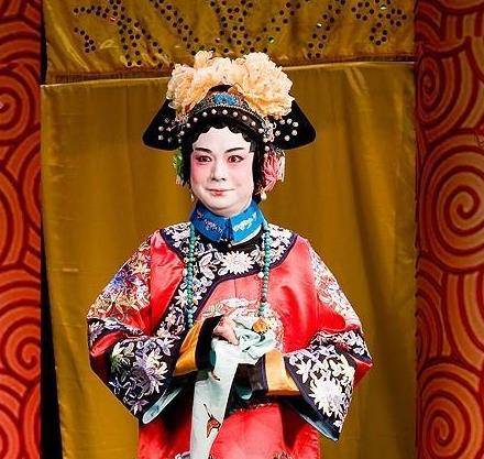 原创京剧演员胡文阁拿什么扛旗梅派大旗,是高超的水平还是男旦的身份