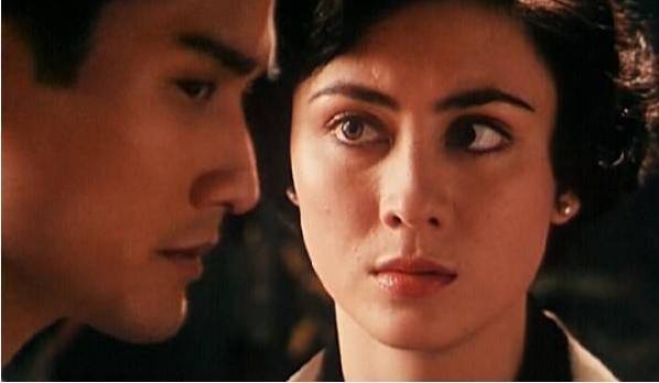 1988年凭借在电影《东方秃鹰》中饰演的柬埔寨反共游击队大家姐,获得