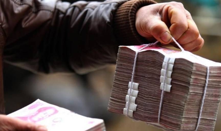游客发现越南街头摆放大量人民币,看完才知其中猫腻,你中过招?