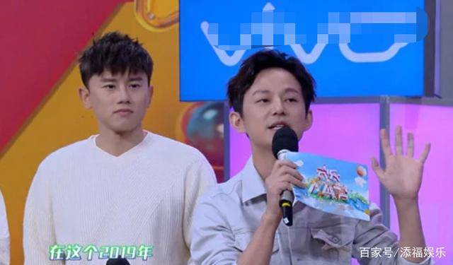 原创易烊千玺与张杰同框弟弟身高遭质疑同穿平跟鞋比180的张杰矮