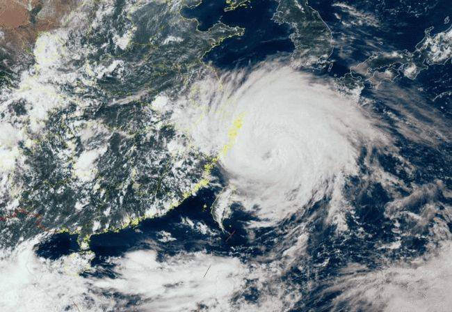 强台风烟花瞄准浙江72h降雨量或超800mm它会是下一个山竹吗