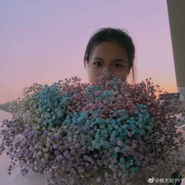 清华学霸杨倩摘得奥运首金,刘涛杨洋等明星发文祝贺:为你比心!