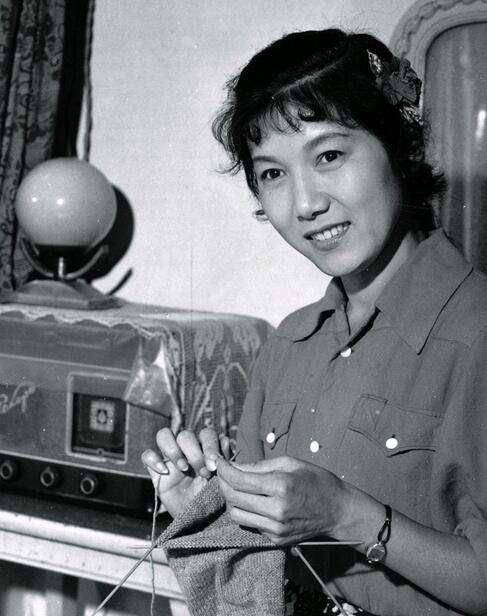 一曲黄梅天下知,严凤英晚年不堪受辱吞药自杀,死后还被开膛破肚