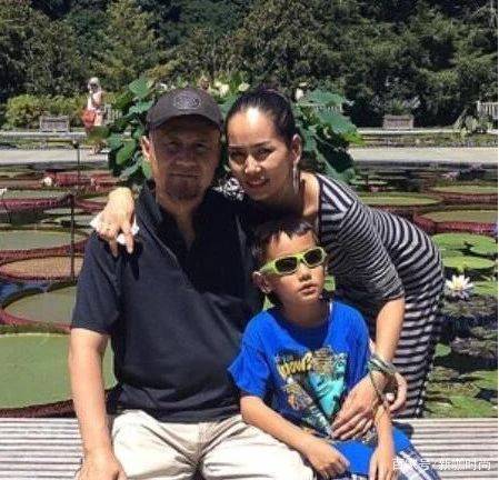 腾格尔小18岁老婆长这样,穿一身运动装种树,朴素又大方