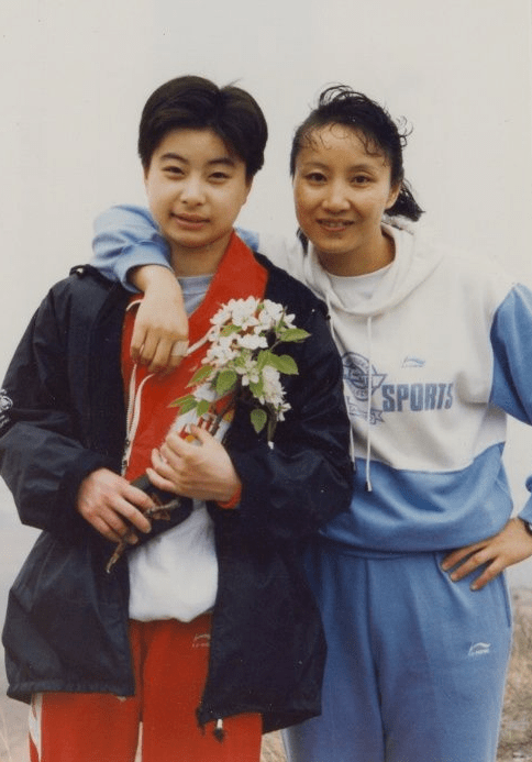 中国奥运史上最年轻冠军,"跳水皇后"伏明霞,如今怎样了