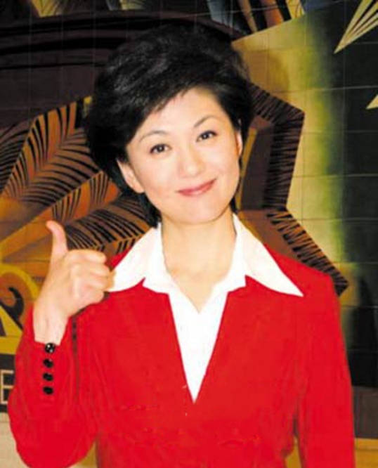 "国民主播"海霞:21岁进央视,嫁清华教授,女儿已经20岁