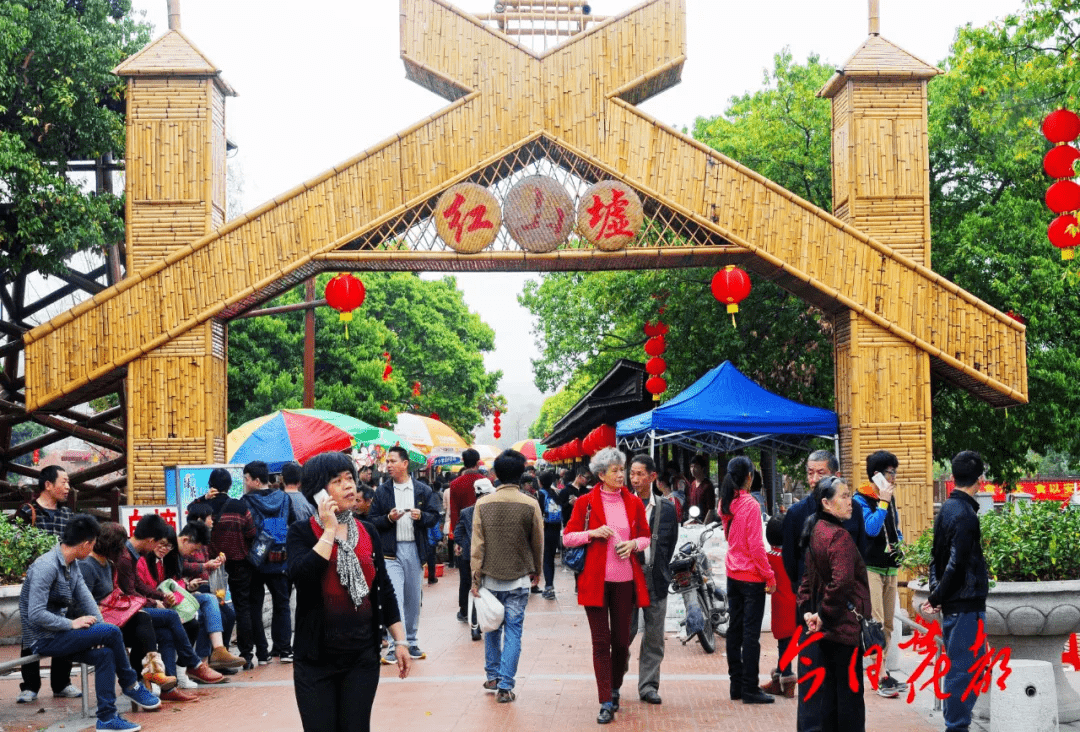 为了提升山村旅游质量 让景区更具看点 红山村引进民宿项目,打造四季