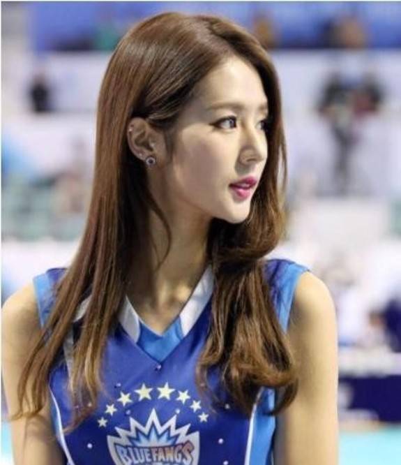 为何棒球比赛经常会邀请美女明星作为开球嘉宾?