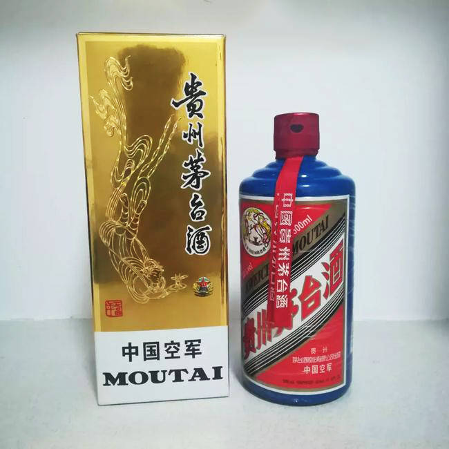 1)空军茅台三军珍藏茅台酒,是茅台酒中空军茅台,海军茅台及陆军茅台