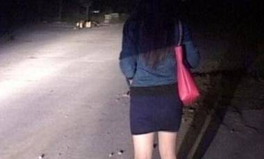 原创女子凌晨回家被跟踪,遭男子强行拖入草丛,女子:快点,我不怕