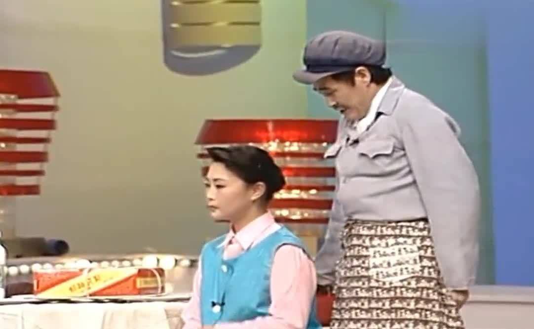 在1994年元旦喜剧对话小品晚会上与石富宽表演小品《河边约会》