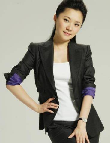 紫凝原名祝思凝,中间电视台主理人,出身于1980年12月22日,卒业于中国