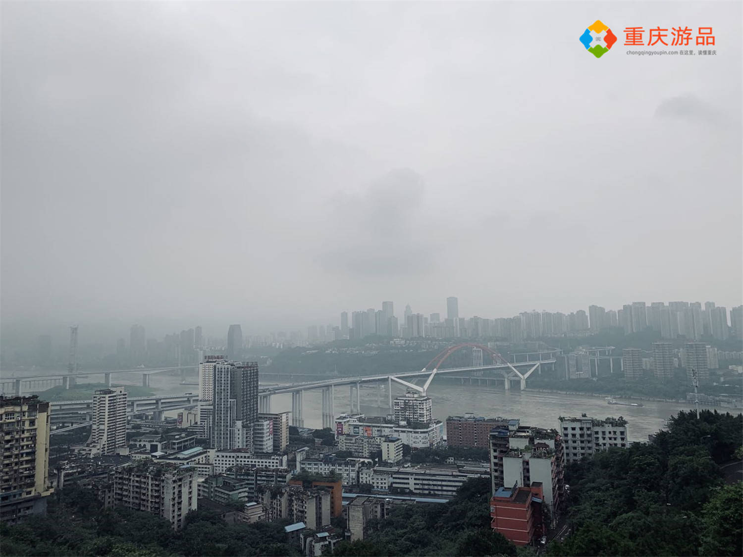 重庆迎来2021年最大暴雨,最低气温26度,渝中区防洪沙袋已到位!