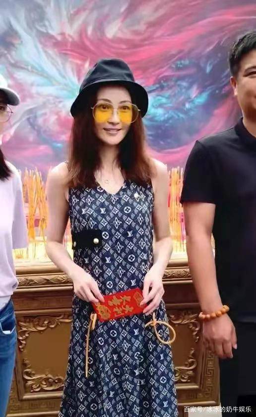 原创姚笛正式复出了!多年没见,姚笛变化真大,这老了不止十岁吧?