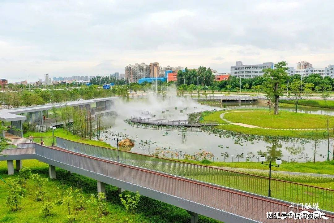 开放斗门新公园草坪花径栈道童乐天地