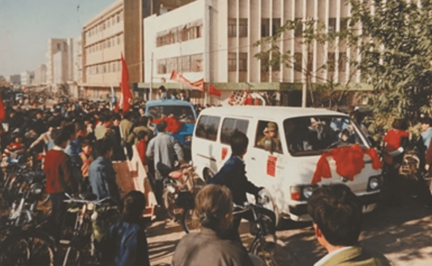1979年,张克沙穿上军装,光荣地成为了一名新兵战士.