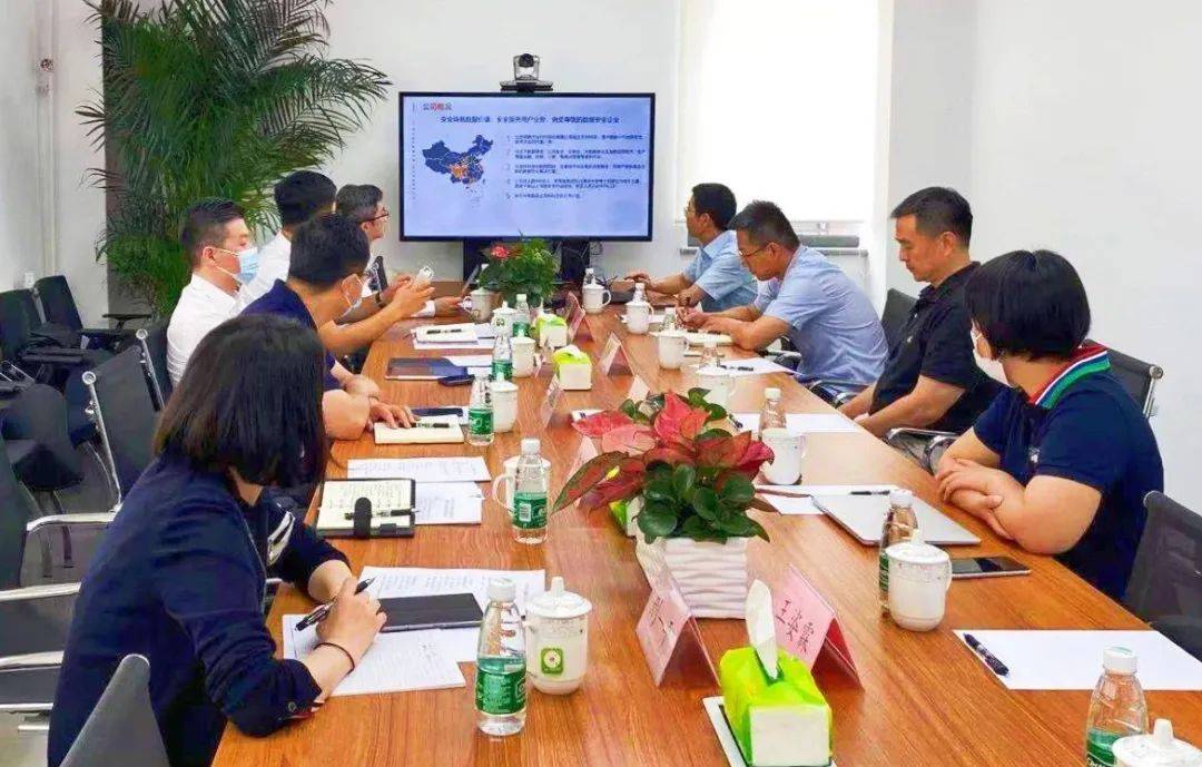 有北京市经济和信息化局党组成员,副局长王磊,中小企业处处长刘维亮