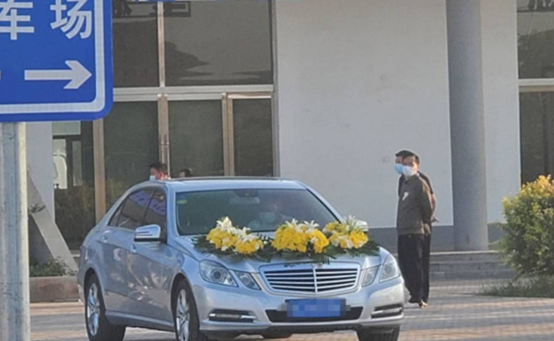 原创于月仙告别仪式在金昌举行遗体躺在鲜花丛中十分安详