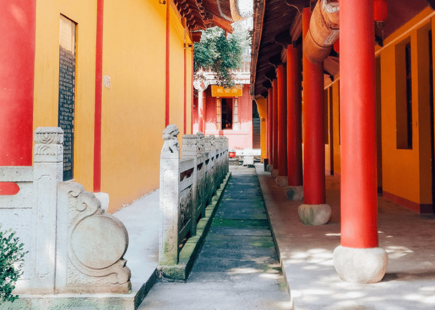 金仙禅寺在后来的明朝和清朝,得以大规模的重建和整修,一度成为浙东