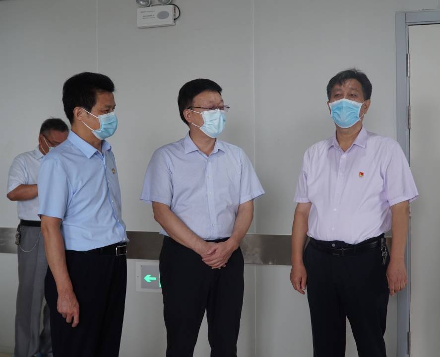 南阳医专党委书记柳明伟一行督导检查第一附属医院疫情防控工作