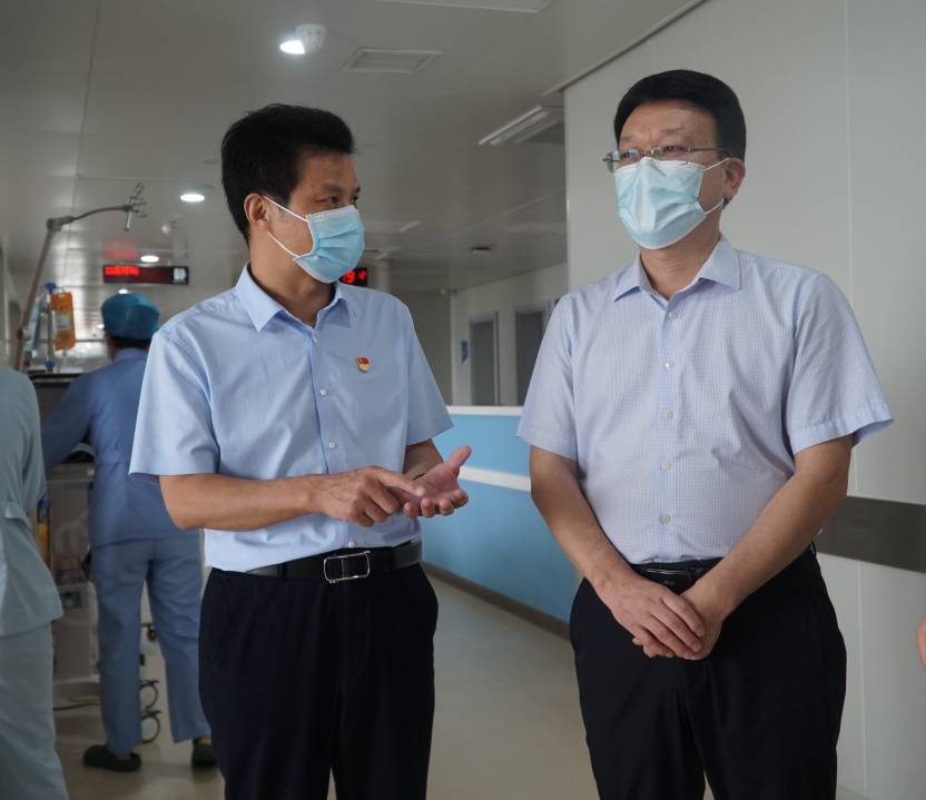 南阳医专党委书记柳明伟一行督导检查第一附属医院疫情防控工作