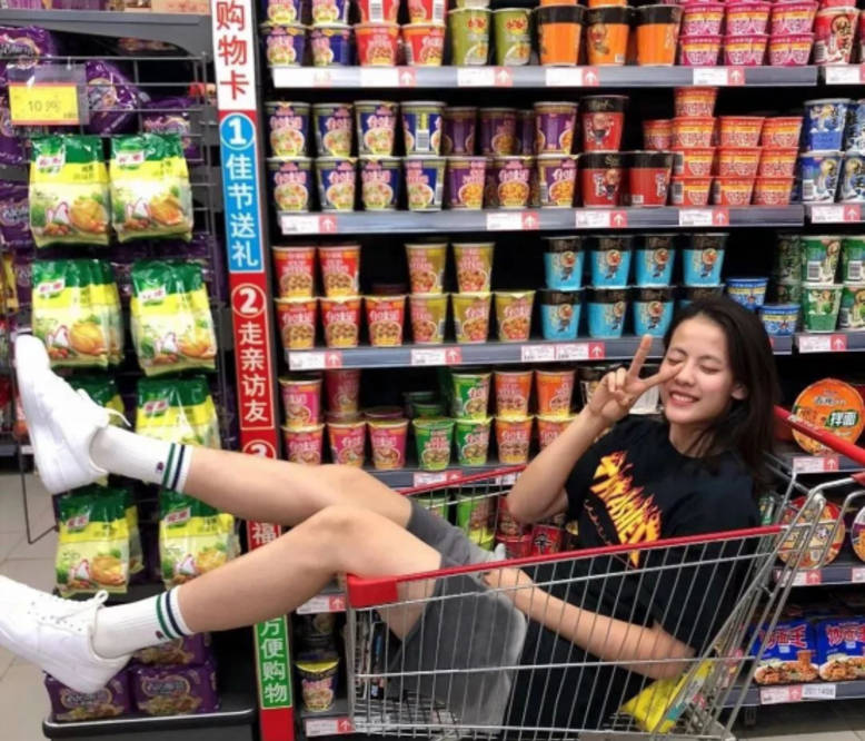 杨舒予始终没有自我放弃,从追随姐姐步伐到如今生出赶超姐姐的雄心