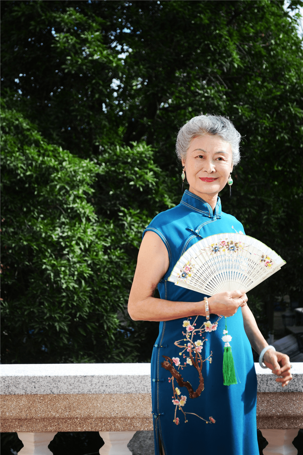 原创时尚与年龄无关!4位老太太美成一道风景,重新定义"中国奶奶"