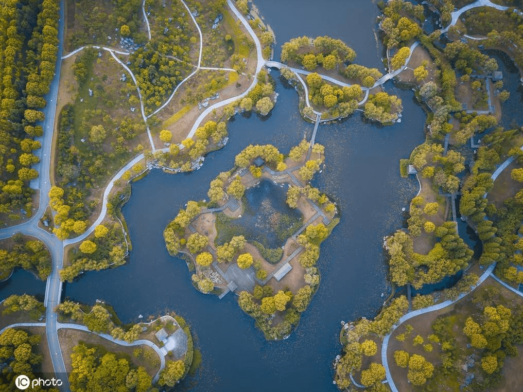 重建后的重元寺,地处风景秀丽的阳澄湖半岛之中.