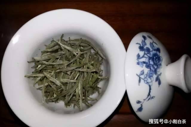 白茶和黑茶的区别?除了外观,你还知道怎么区分吗?