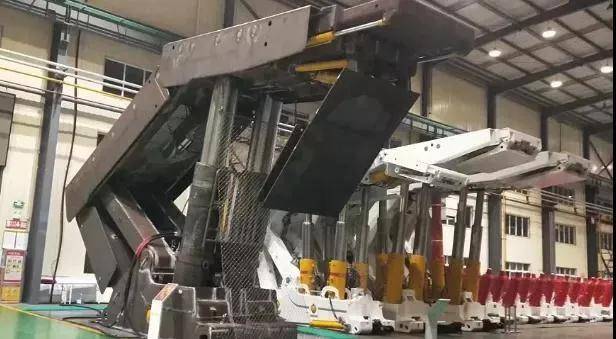 全球首台最大采高zy29000/45/100d两柱掩护式液压支架样机在东华重工