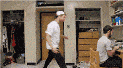 有这么坑爹的室友,每天都过得草木皆兵啊.