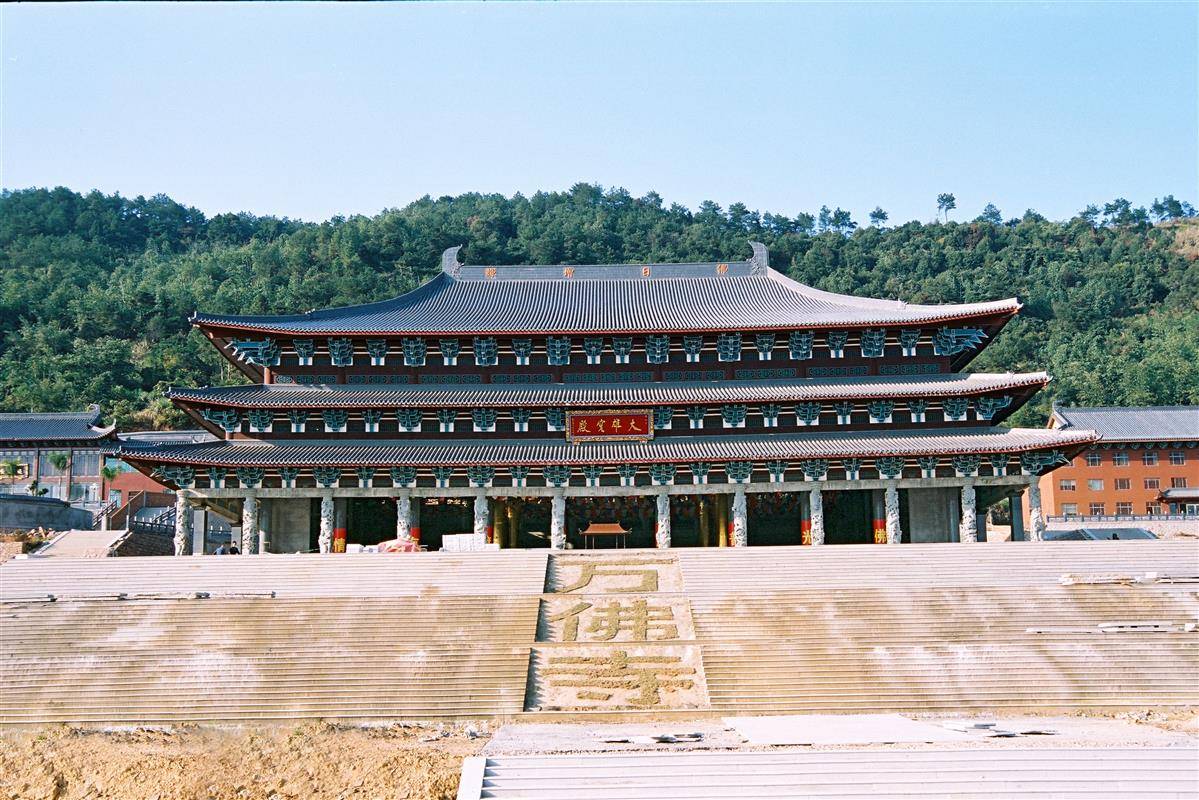 作为是福建在大力和保护的寺庙,它原本很多很古老的建筑都已经不复