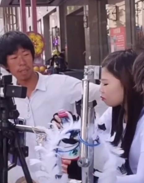 江西驴哥,徒步去西藏成大网红,长相别致,美女抢着要嫁给他