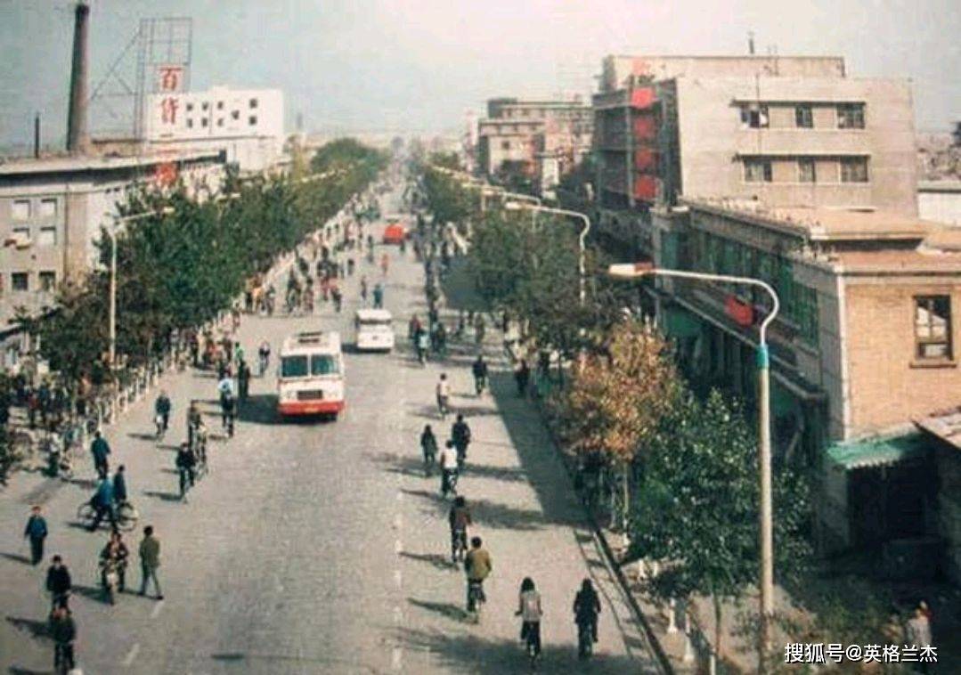 原创1985年山西老照片,当年的大同城市风貌,生活场景,是什么样子?