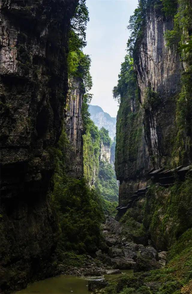 01 恩施大峡谷云龙地缝景区部分景点. 02 垂直观光电梯