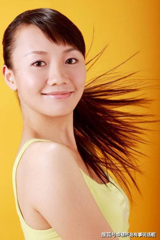 原创央视"身材最好"的主持人:石琼璘,是个湘妹子,她后来去哪儿啦