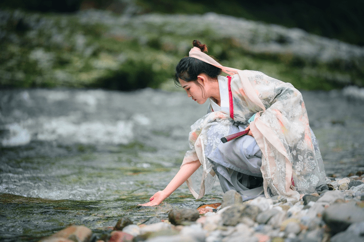 穿着汉服游山玩水光雾山拍照打卡地推荐