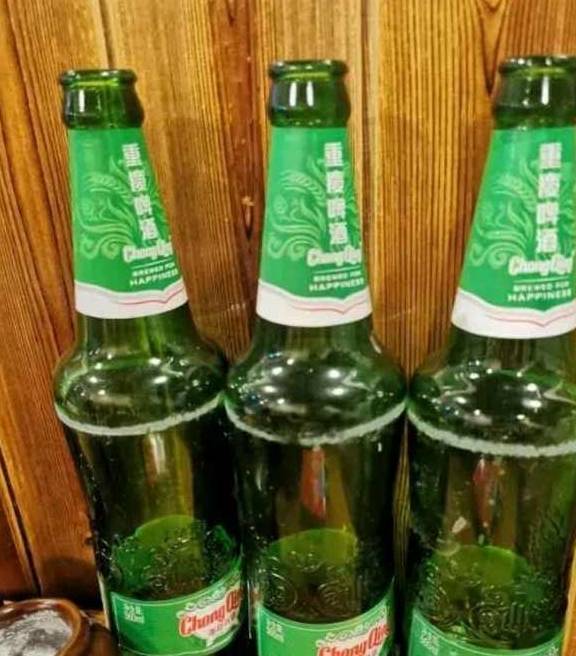 原创重庆啤酒瓶子越来越小,酒味淡而价格却贵了,原因你知道吗?