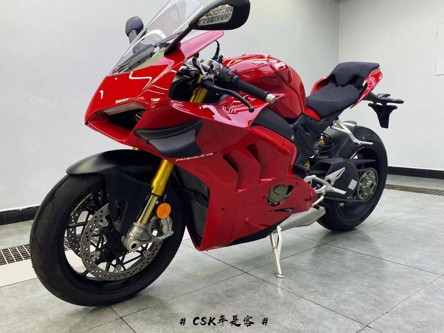 机车界中的法拉利杜卡迪panigalev4s就是这么豪横