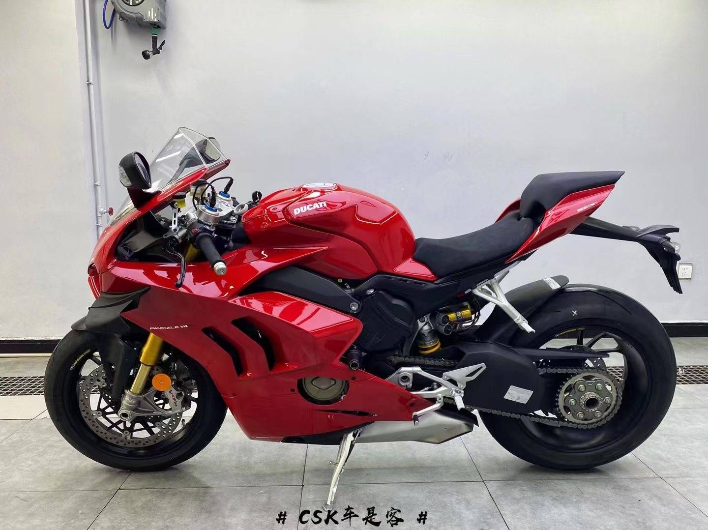 机车界中的法拉利杜卡迪panigalev4s就是这么豪横