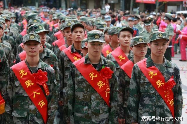 原创新兵入伍时第一顿吃的是什么,退伍时最后一顿又吃的什么?