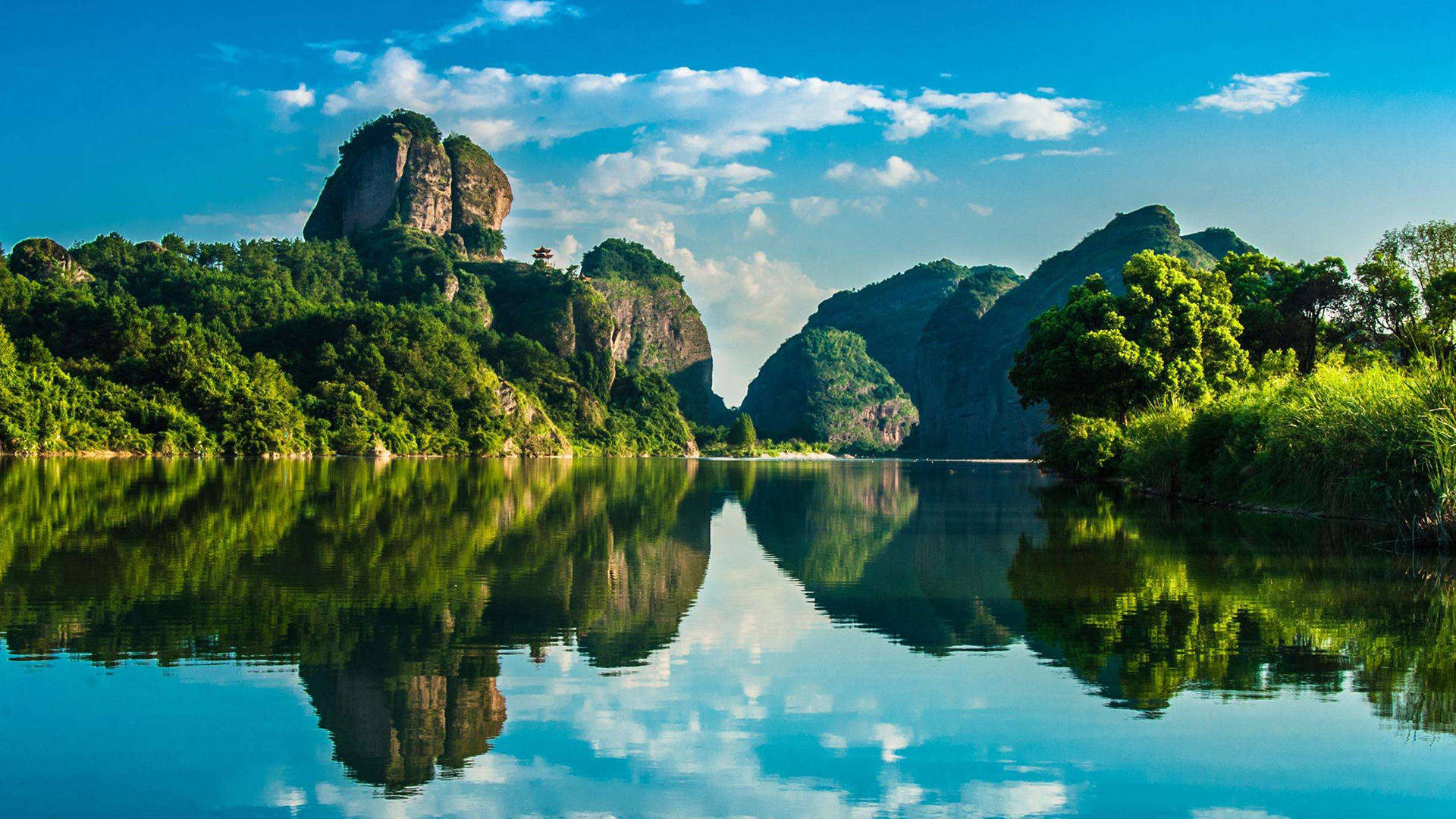 江西一座山,是中国典型的丹霞地貌风景,是世界地质公园