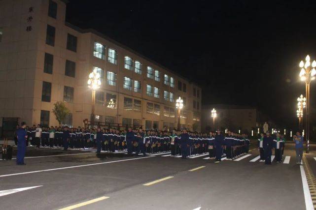 邯郸市旭日中学举行安全逃生技能 强化自救自护意识演习