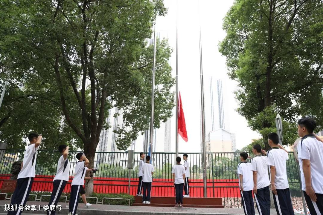区委书记李彦文到娄底三中参加秋季开学典礼(组图)